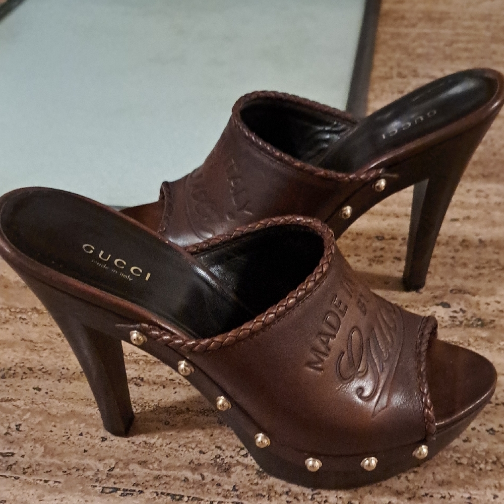Gucci Women's Brown Leather Slide Sandals - Picture 3 of 12
